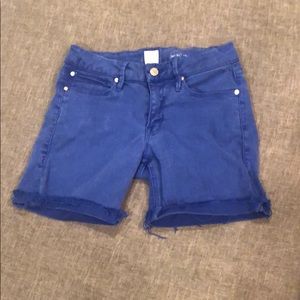 GUESS by Marciano NO 92 MID CUT OFF SHORTS